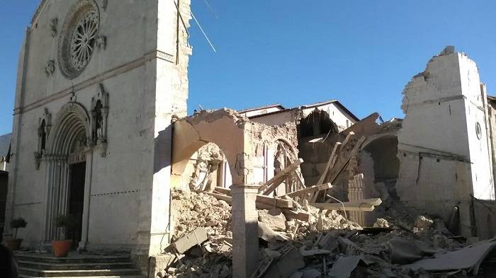 La basilica di san benedetto a Norcia distrutta dal terremoto