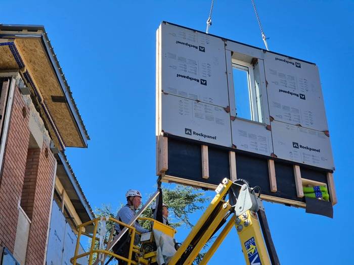 Riqualificazione con pannelli prefabbricati.