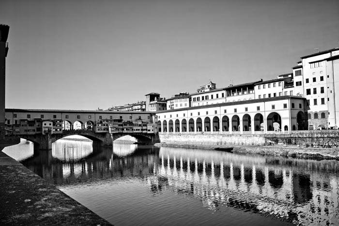 Corridoio Vasariano, Firenze - Tratto del Corridoio sul lungarno degli Archibusieri.