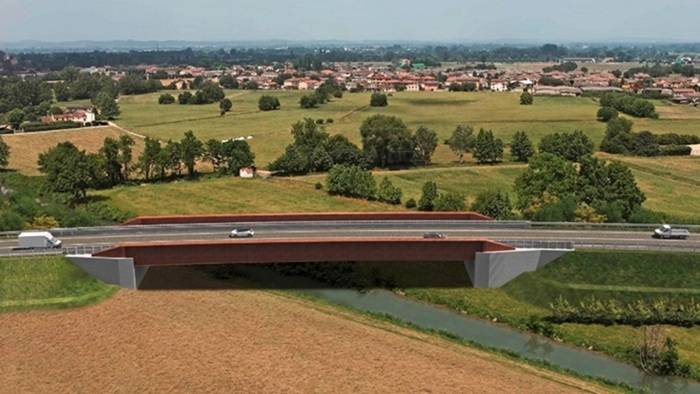 Viadotto che scavalchi il fiume Naviglio nel comune di Goito, in provincia di Mantova.