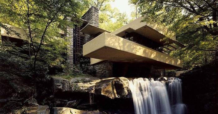 La Casa sulla Cascata (Fallingwater) di Frank Lloyd Wright.