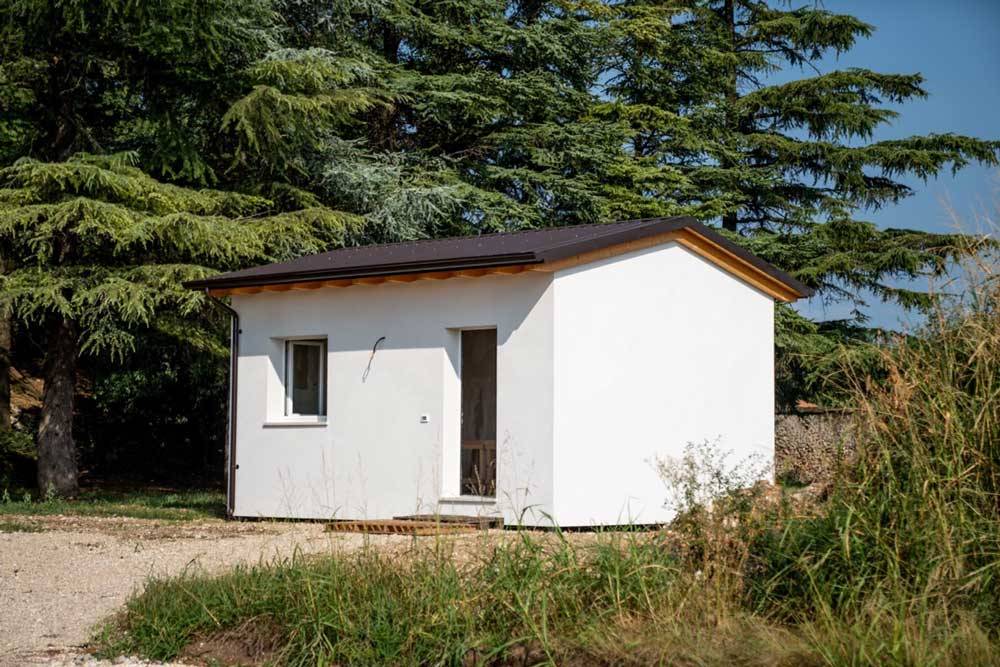 Prototipo di casa prefabbricata in legno, calce e canapa