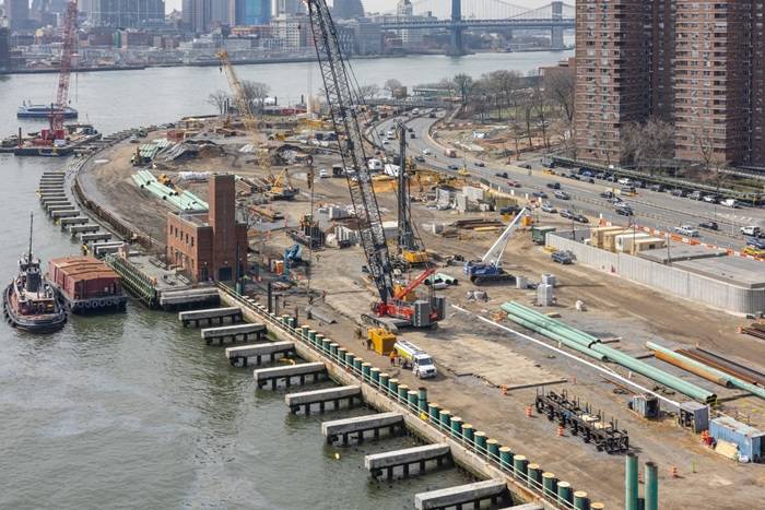 Lavori in corso per il progetto dell’East Side Coastal Resiliency.