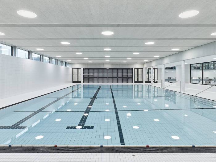 Soluzioni Mapei per l'impermeabilizzazione e posa di rivestimenti in ceramica nelle piscine