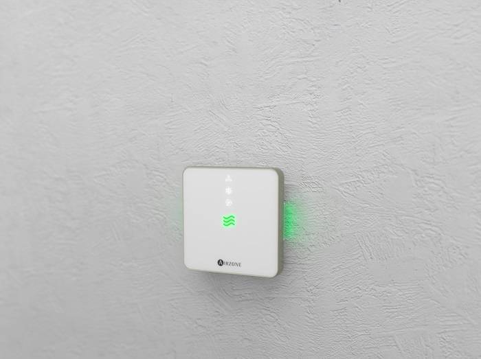 Dispositivo Easyzone 25 di Airzone, soluzione Plug&Play, facile da installare per il controllo di climatizzazione, risparmio energetico e qualità dell'aria.