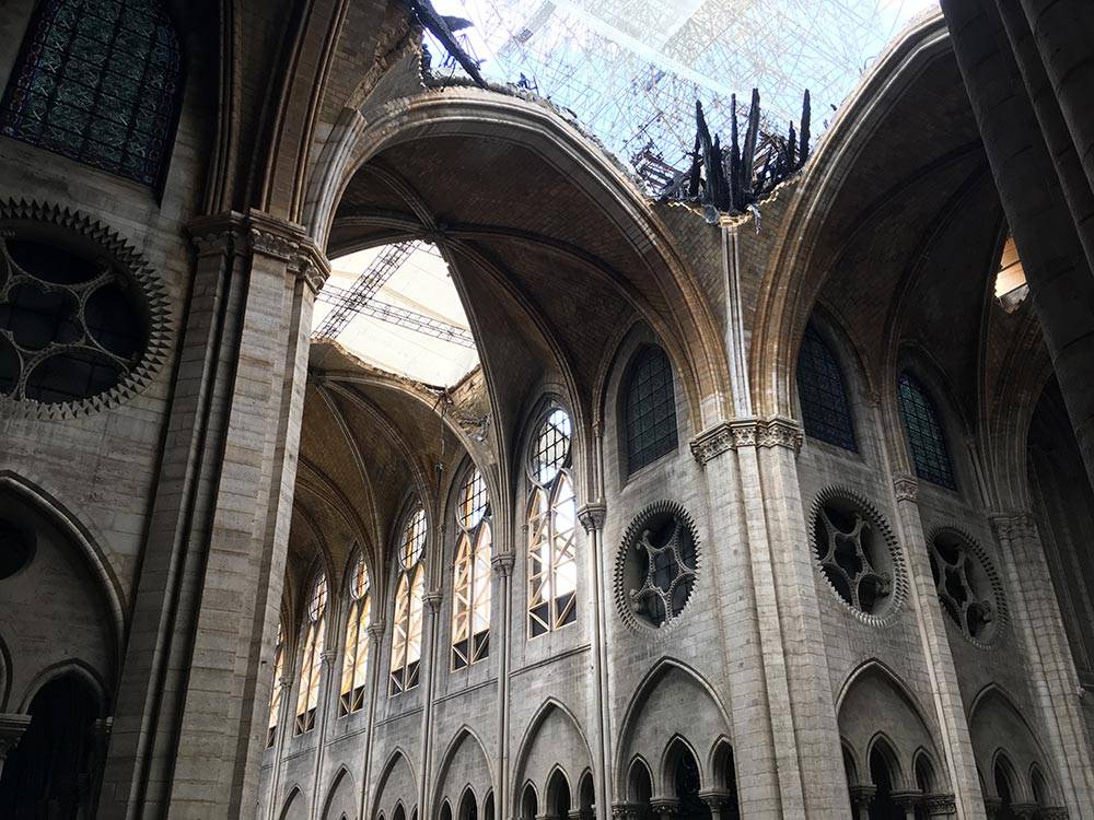 La cattedrale di Notre Dame a seguito del devastante incendio del 2019.