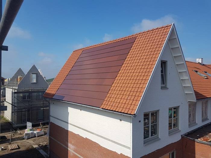 Pannello fotovoltatico Wevolt X-Roof in Terracotta integrato alla copertura