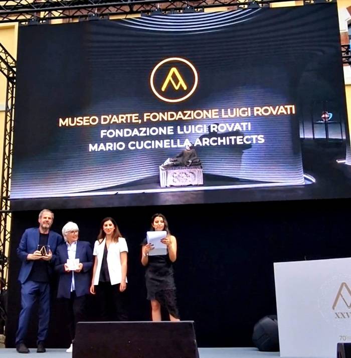 Premiazione per il Compasso D'Oro ADI 2024 all'architetto Mario Cucinella.