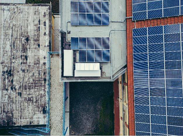 Sistemi AMD installati sul tetto dell’edificio, vista dall’alto