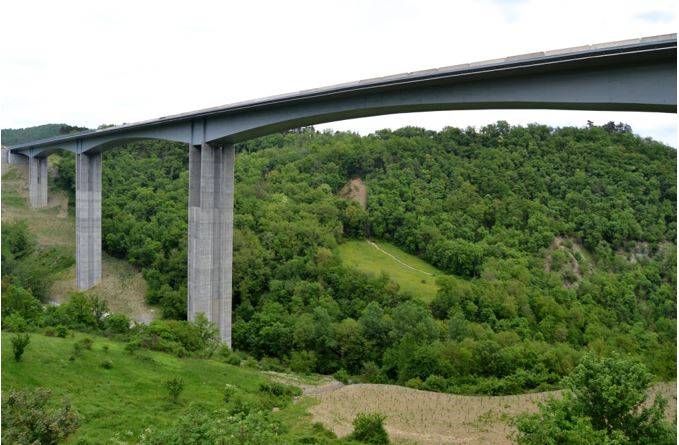 Figura 1. Esempio di grande viadotto autostradale: Viadotto Aglio sulla autostrada A1