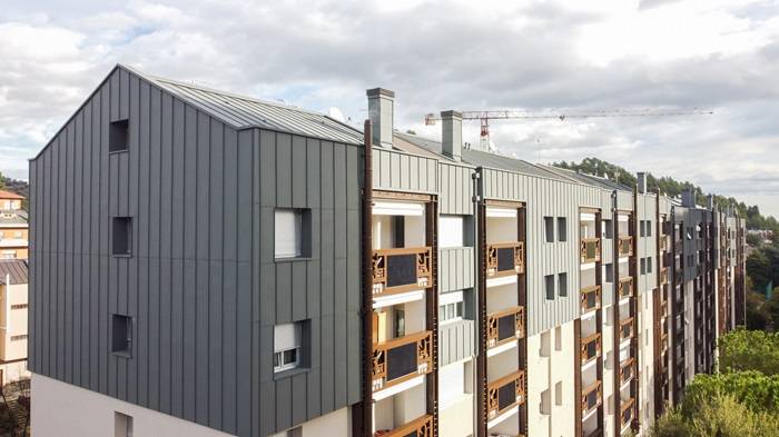 Isolamento ventilato per facciata ventilata con Isotec Parete Black, riqualificazione energetica di condominio di Ascoli Piceno, progetto di Ing. Michele Laorte.
