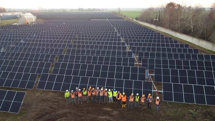 Grande impianto fotovoltaico per lo stabilimento Saint-Gobain di Vidalengo di Caravaggio (BG).