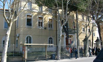 Soldi spesi per rifare la facciata dell'istituto alberghiero di Rimini, e la sicurezza ?