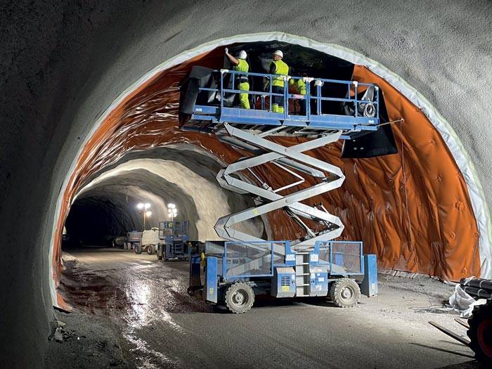 Impermeabilizzazione delle gallerie: applicazione delle membrane sintetiche MAPEPLAN TU