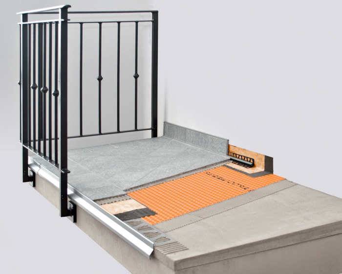 Sistema Schlüter®-DITRA completo di tutti gli accessori per impermeabilizzare e proteggere il balcone e le piastrelle