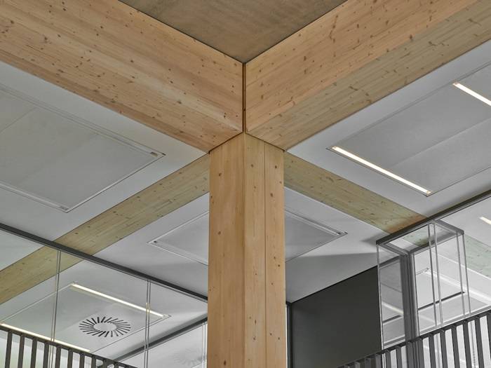 Particolare trave-pilastro in legno, Nuovo centro di ricerca 