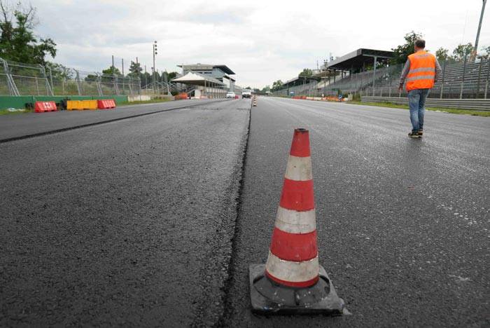 Rimozione e posa in opera del nuovo asfalto per l'Autodromo di Monza