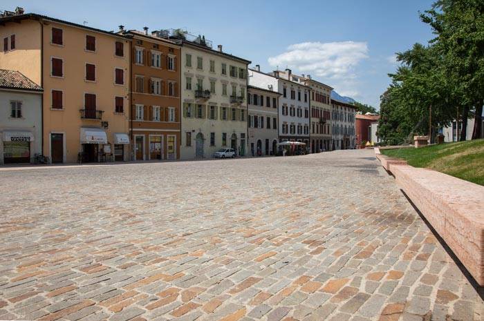 Mapestone System di Mapei per la riqualificazione di Piazza Mostra a Trento