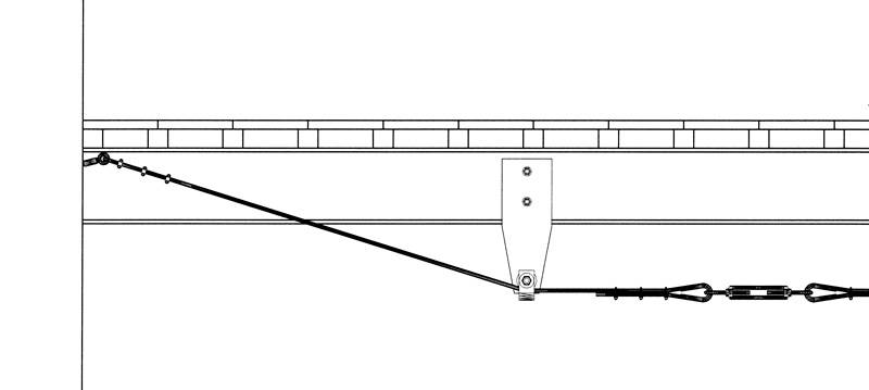 Fig. 6 – Trave rinforzata con funi d’acciaio presollecitate ancorate alla muratura con perforazioni armate.