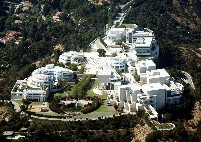 Una vista aerea del Getty Center, il museo situato a Brentwood, Los Angeles, osservato dal lato sud. Richard Meier